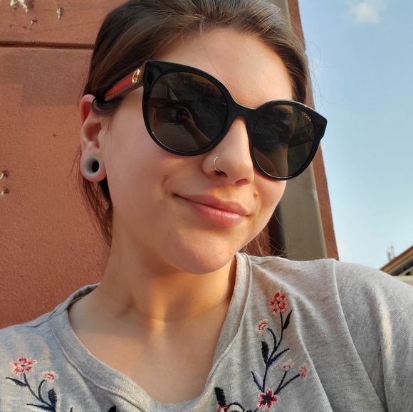 Meet your Posher, Rae - Picture 3 of 3